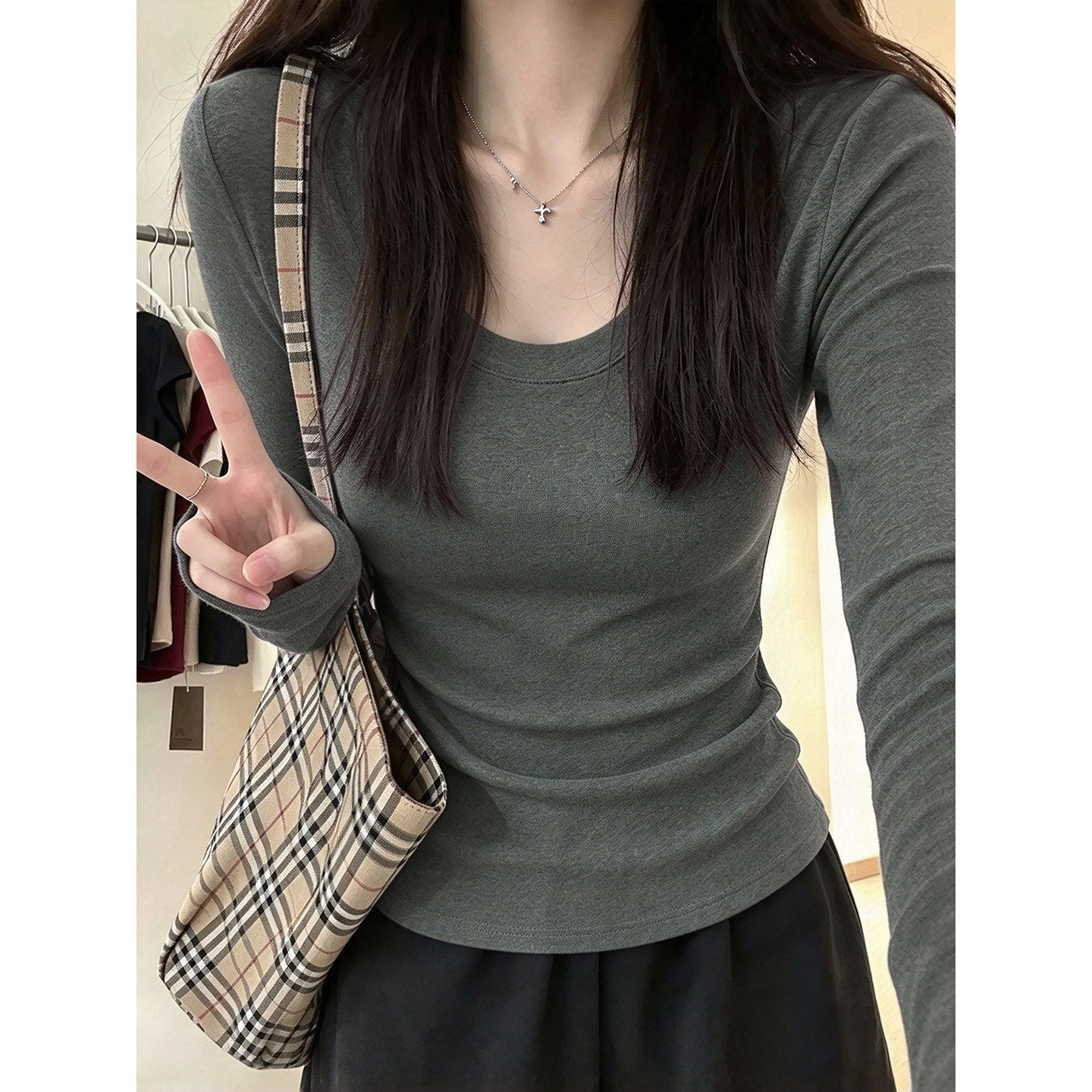 灰色u领长袖低领t恤女修身内搭打底衫外穿秋冬季韩系收腰显瘦上衣