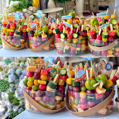 春游版野餐出游聚会团建缤纷水果桶竹签水果串串透明手提桶仪式感