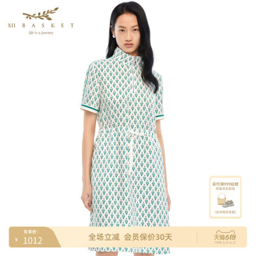 清新绿色印花抽绳收腰休闲连衣裙