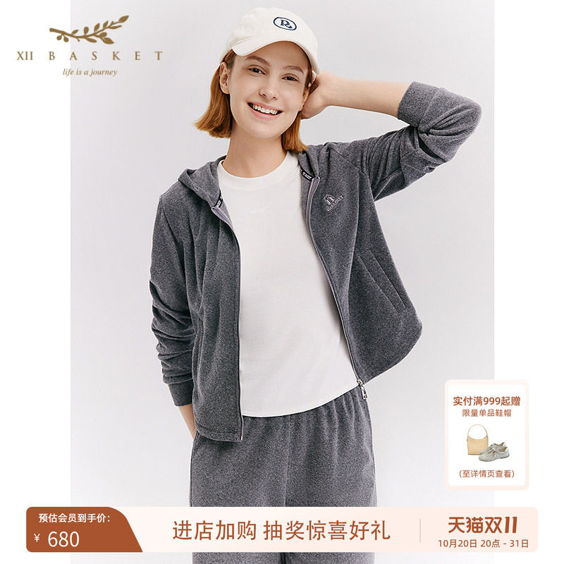 十二篮轻运动风连帽短款外套