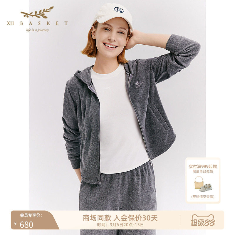 十二篮轻运动风连帽短款外套