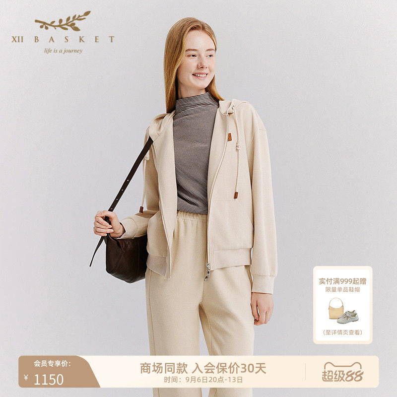 十二篮米色短款连帽外套