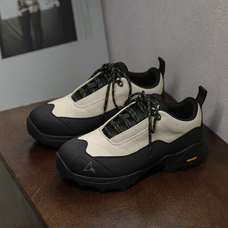 户外运动防水防滑耐磨徒步登山鞋