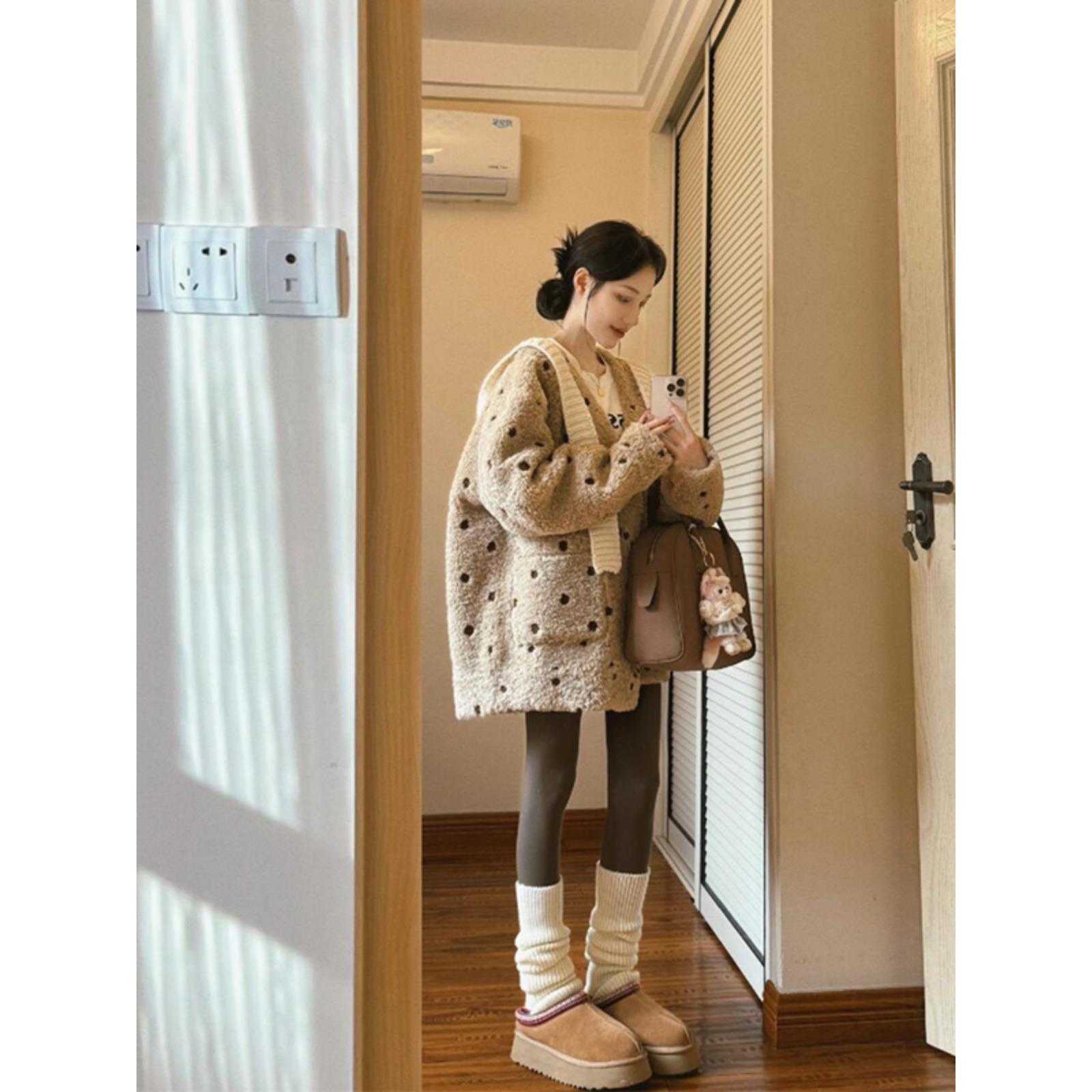 訾文静设计感撞色波点毛绒外套女2025秋冬季羊羔毛保暖连帽开衫