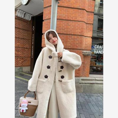 牛角扣中长款羊羔毛皮草訾文静