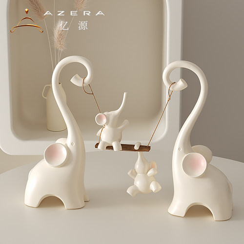 奶油风客厅玄关一家四口大象摆件