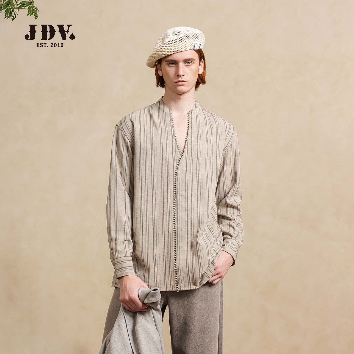 JDV男装V领长袖衬衫宽松休闲秋装