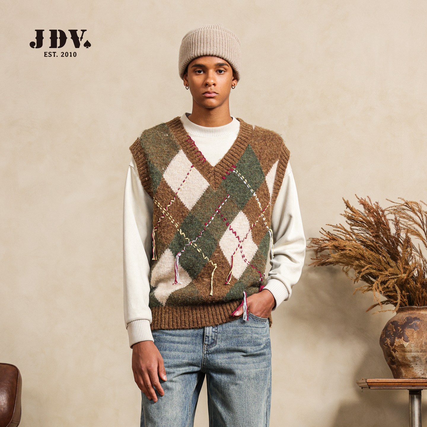 JDV商场同款2025秋冬新款复古宽松菱格条纹针织衫V领马甲背心男