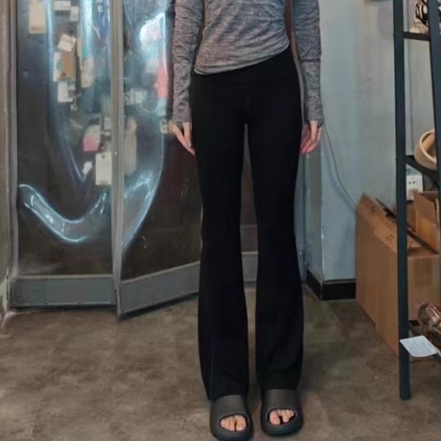 女生款运动高弹力瑜伽裤微喇