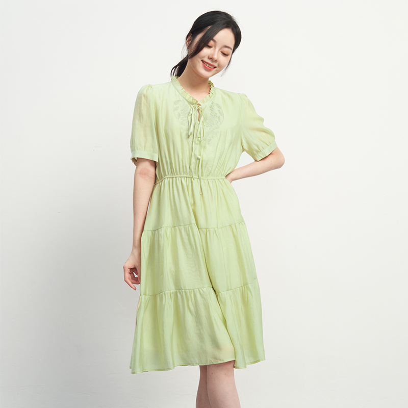 UGIZ新中式刺绣连衣裙