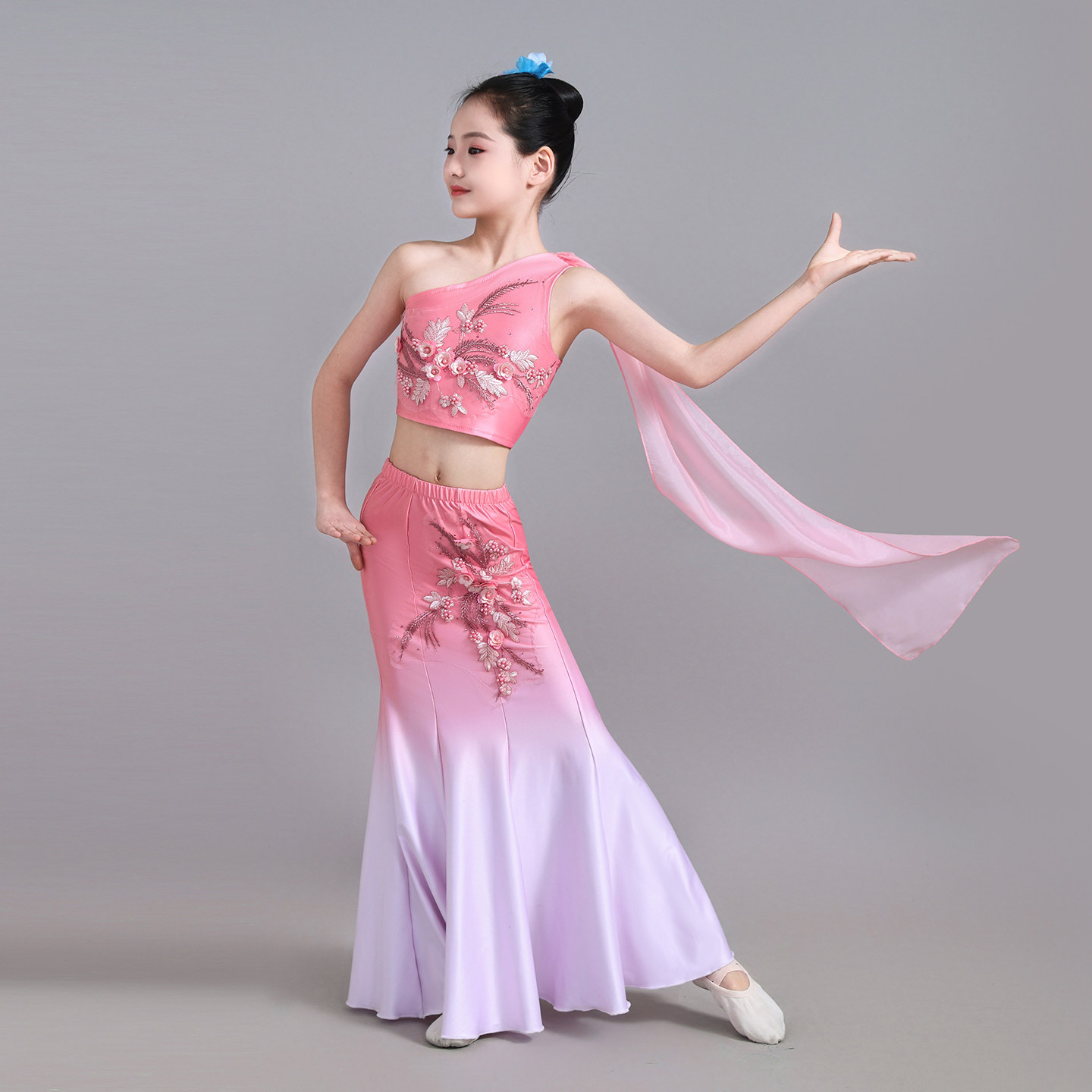 新款儿童傣族舞演出服女童孔雀舞360度包臀鱼尾裙绣花民族表演服