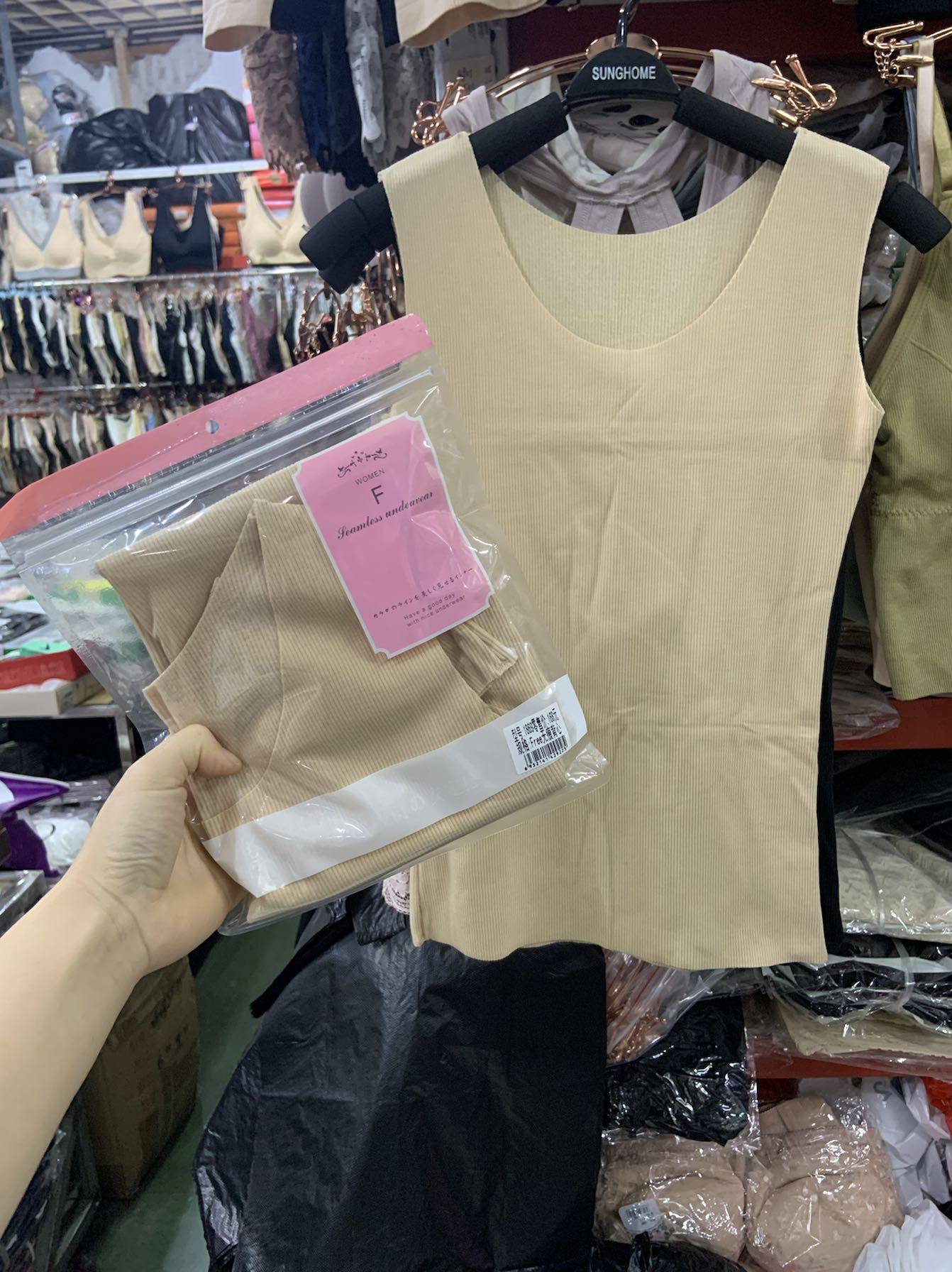 女士1869秋冬磨毛无痕薄绒保暖背心紧身修身美体无袖打底上衣,女士内衣/男士内衣/家居服,吊带/背心/T恤/打底/肌底衣,淘宝优惠券,粉丝福利购,淘宝优惠卷