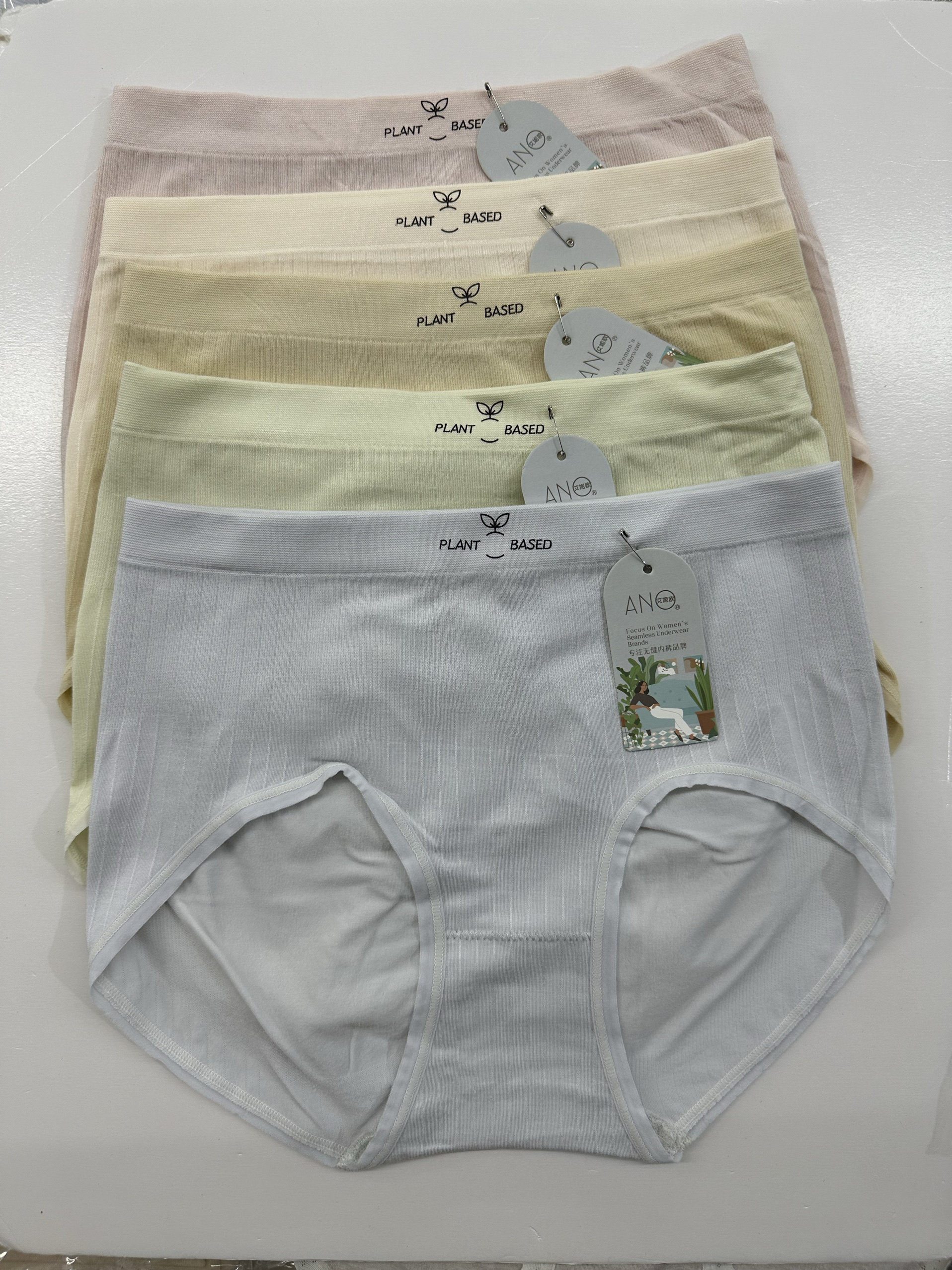 5条包邮艾妮欧中腰平版包臀无缝一体内裤弹力亲肤三角女士内裤,女士内衣/男士内衣/家居服,女三角裤,淘宝优惠券,粉丝福利购,淘宝优惠卷