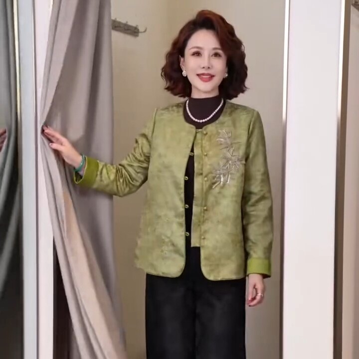今年的妈妈新款外套中老年女装春装提花上衣服中年新中式圆领开衫