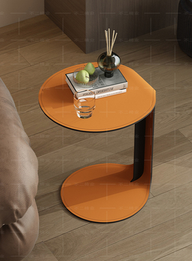 意式极简橙色马鞍皮边几客厅沙发角几轻奢高级感C形小茶几咖啡桌