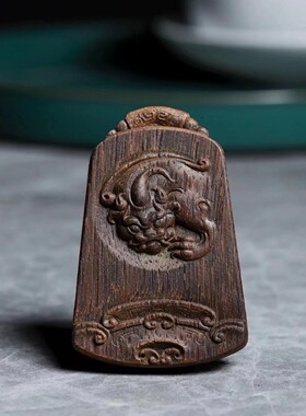 黄棋沉水古瑞兽牌项链吊坠
