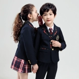 Учащиеся начальной школы, молодые школы, клевета Детского колледжа 绨圊 Средняя школа прокляла три комплекта осени