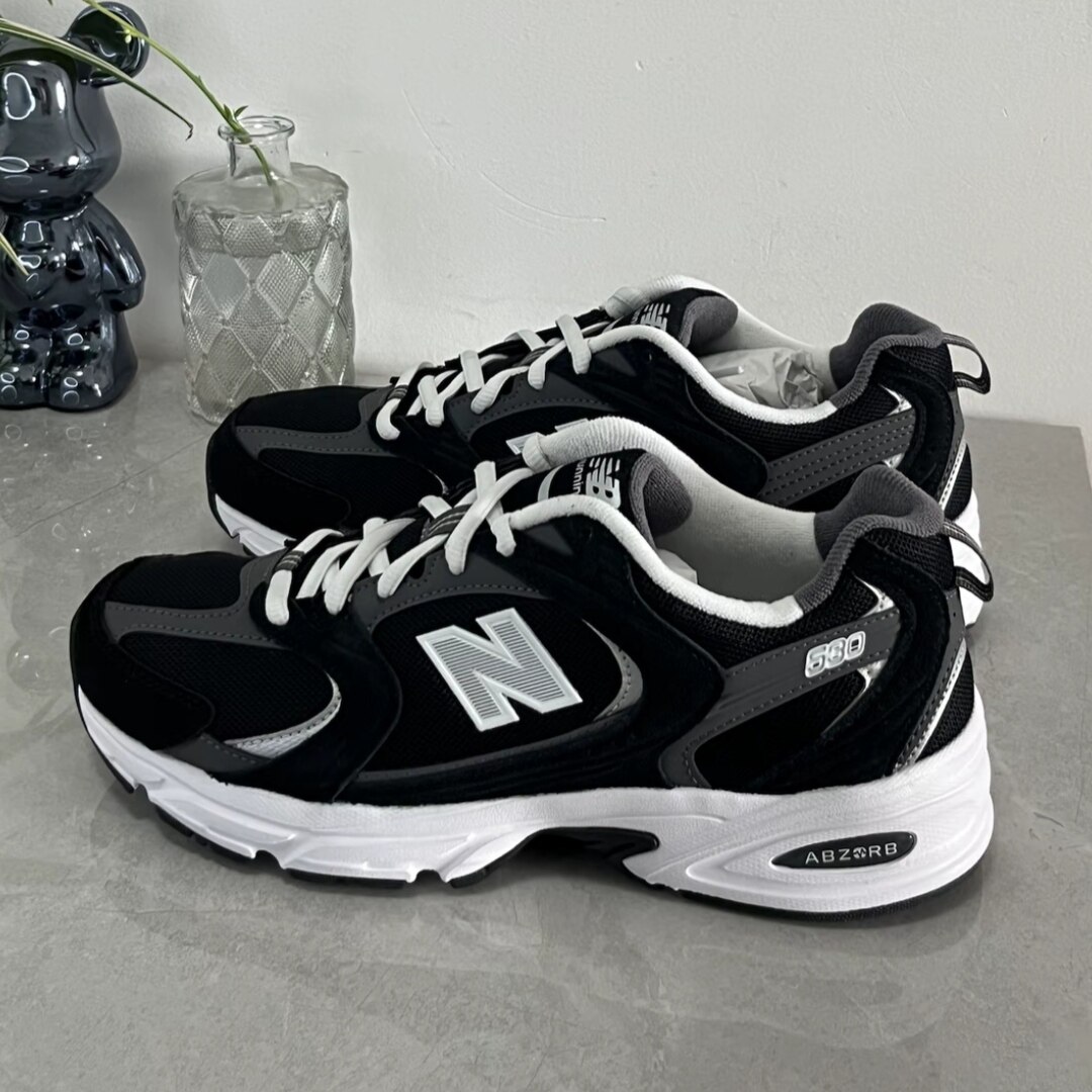 New Balance NB 530 舒适百搭低帮跑步鞋 男女同款 黑白 MR530CC