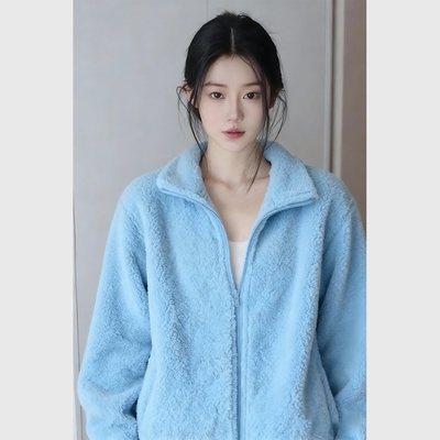 有质感天蓝色翻领羊羔毛加厚外套