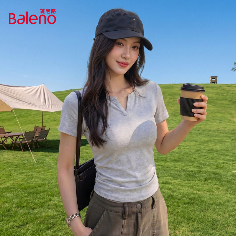 班尼路灰色v领短袖t恤女2026夏图片