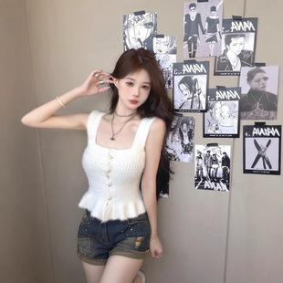 白色方领纯欲风锁骨性感辣妹秋季新款裙摆小香风抹胸吊带针织