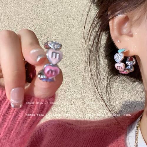 甜美C形甜酷彩色爱心耳环女生小众设计感高级耳钉883