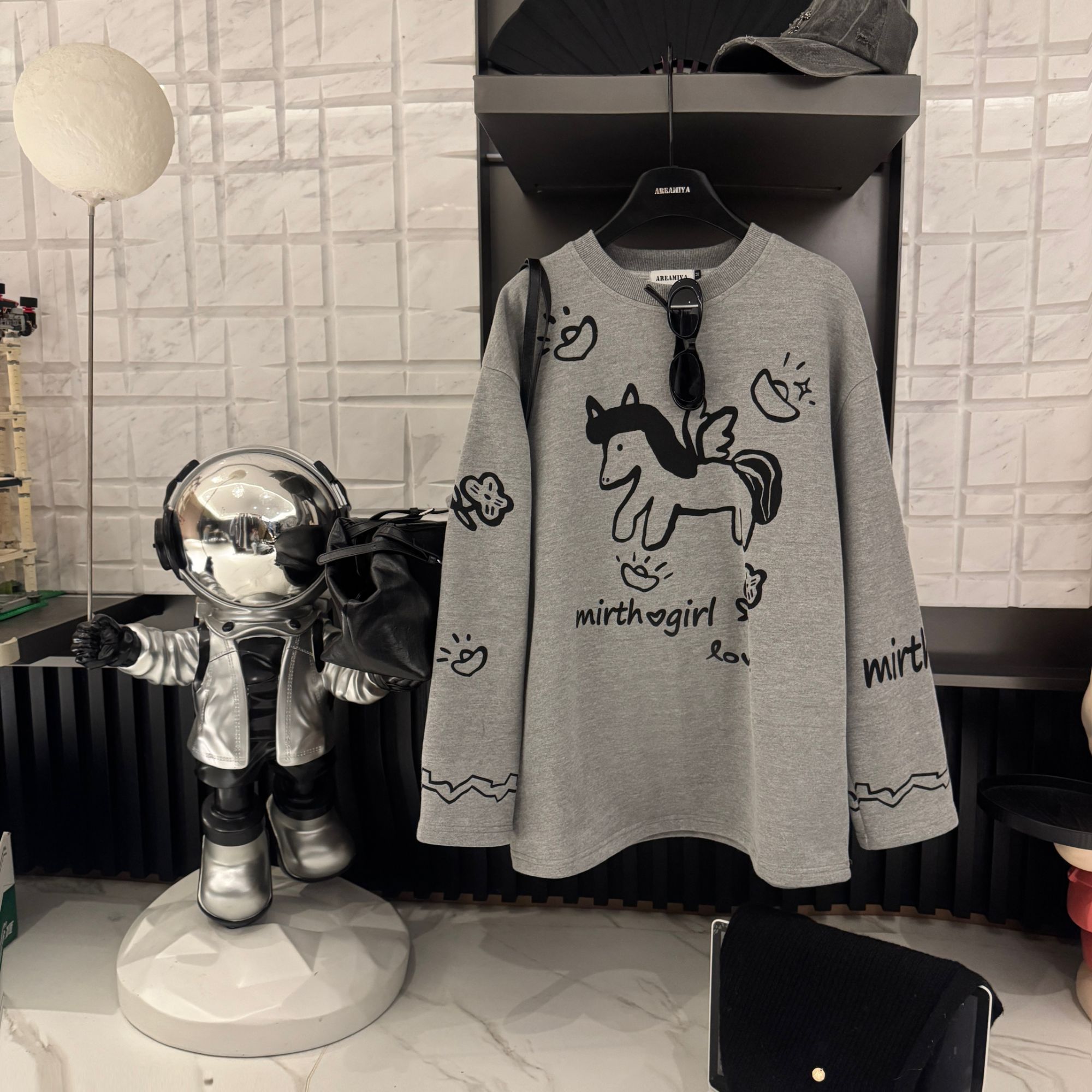 【涂鸦独角兽】女款秋季设计款涂鸦抓毛加绒圆领长袖T恤CP612