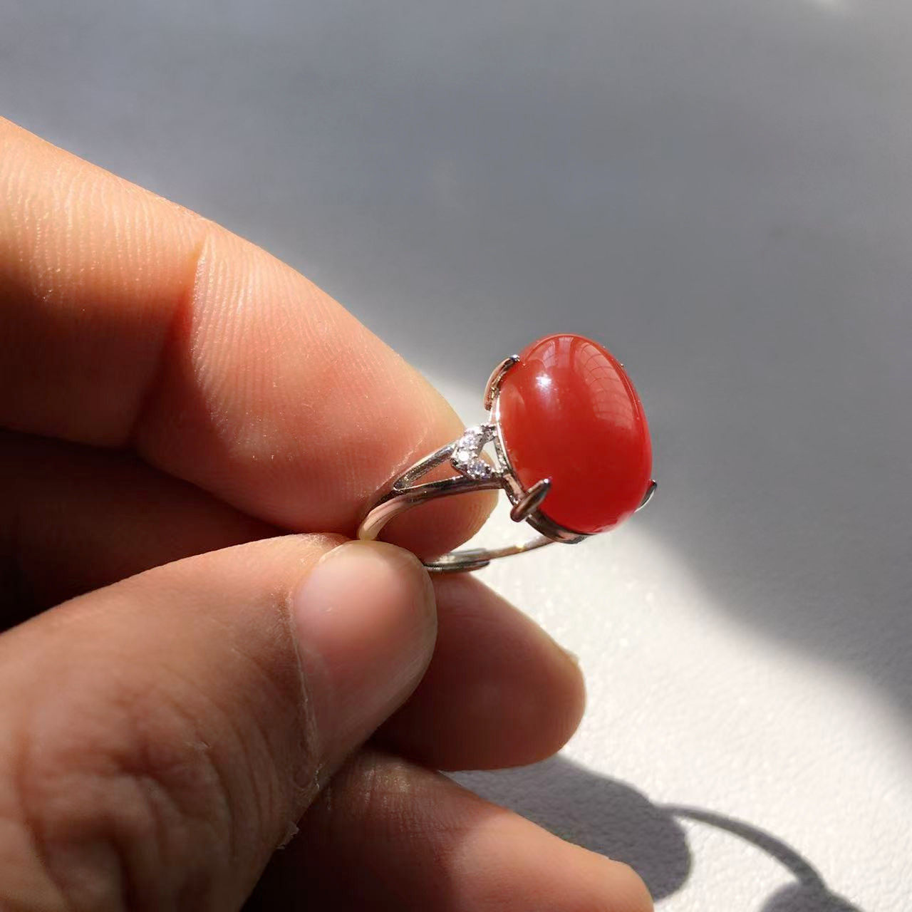 红玛瑙戒指女戒子开口可调节椭圆蛋面红宝石指环活口显白玉髓戒指