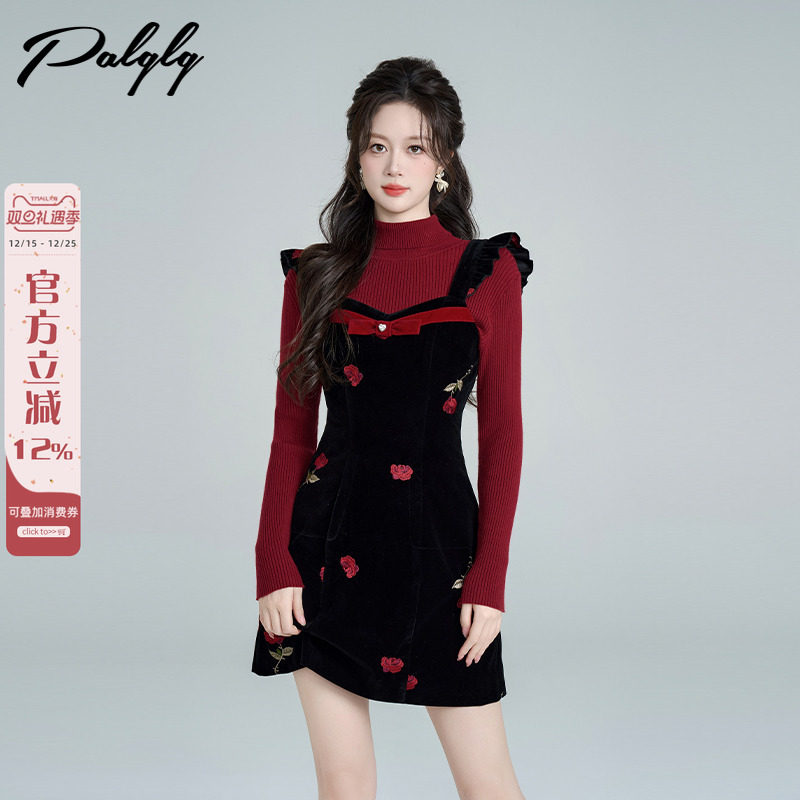 木耳边玫瑰刺绣黑色背带连衣裙