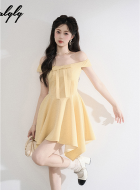 法式富家千金风一字肩黄色连衣裙女夏季掐腰不规则荷叶边蓬蓬裙子