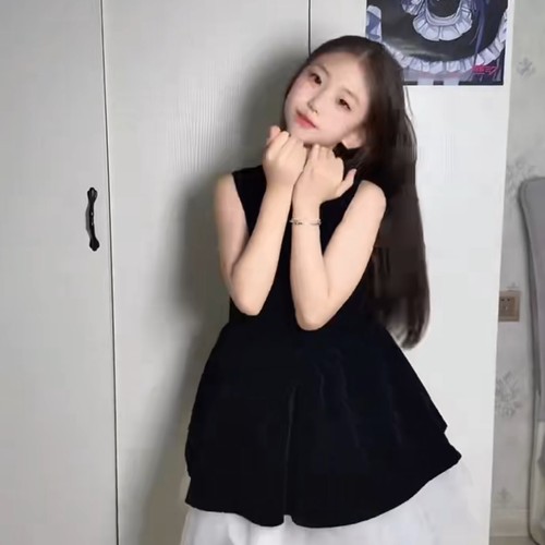 2026女童夏季新款连衣裙韩版黑色无袖收腰白色纱裙公主丝绒礼服裙
