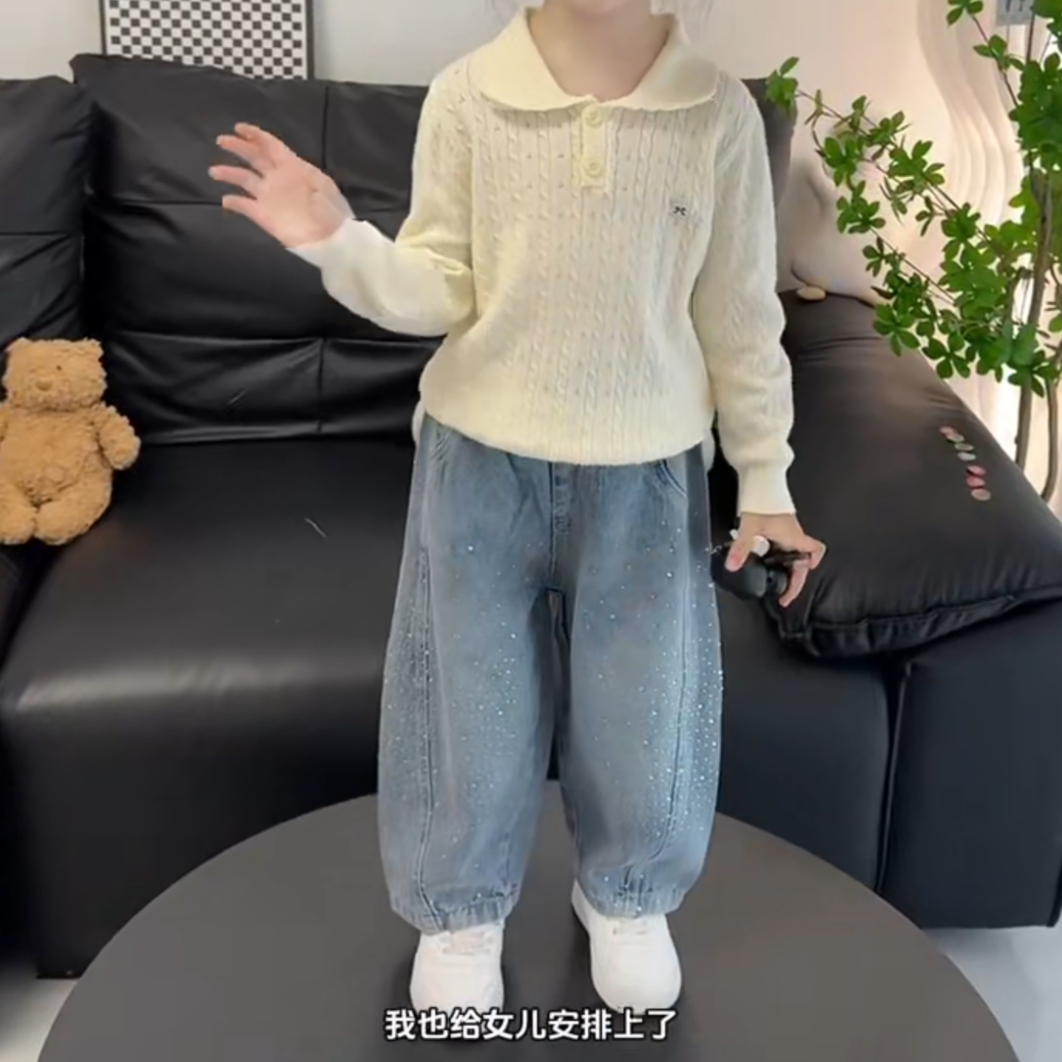女童春季烫钻牛仔裤2026新款女宝宝春秋装洋气宽松休闲裤儿童裤子