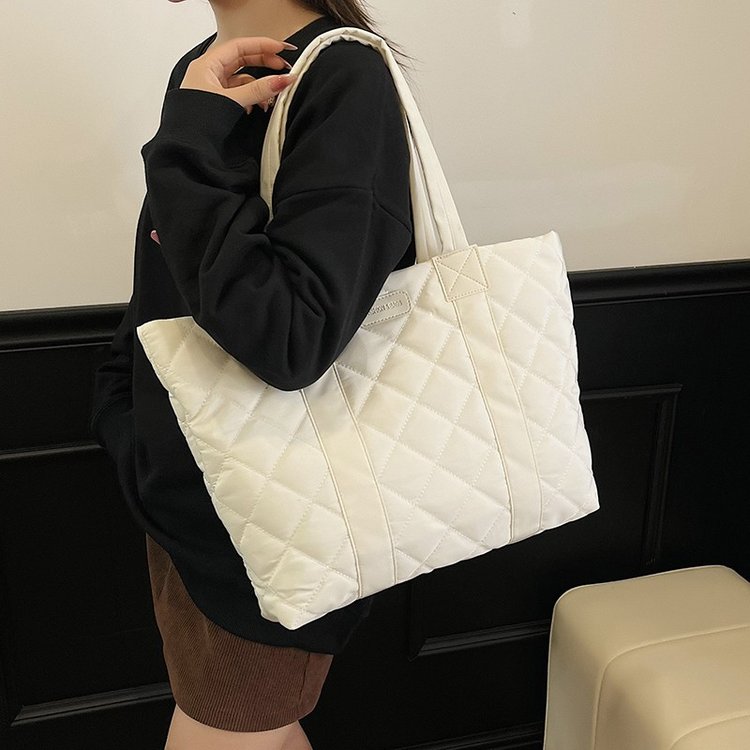 2025秋冬新款大学生上课托特包包女大容量休闲百搭棉服轻便通勤包