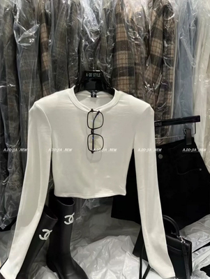 ADD2026春季新款圆领纯色长袖小短款百搭时尚女T恤垫肩打底上衣