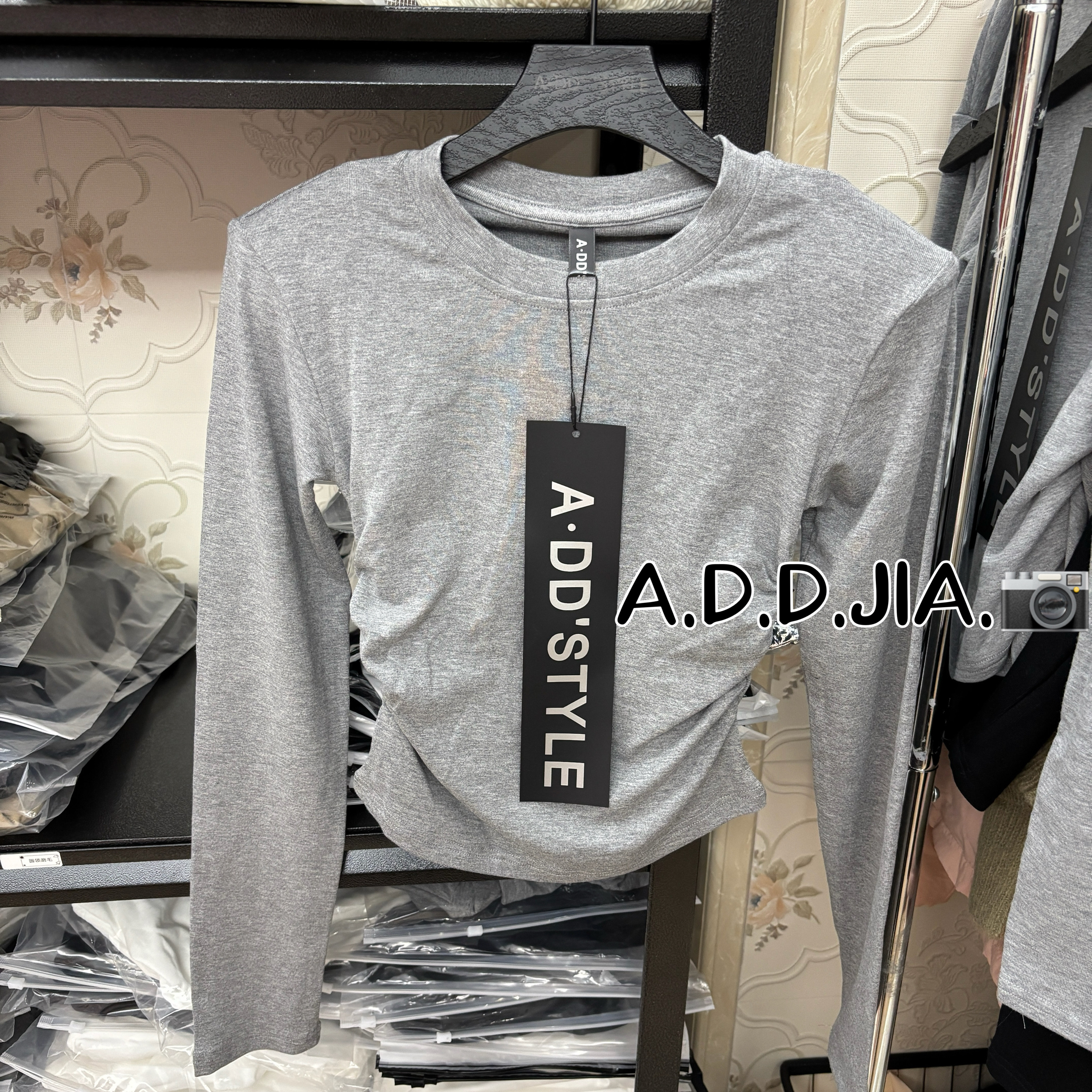 小心机韩国东大门2025秋冬新款纯色褶皱修身显瘦垫肩长袖T恤上衣