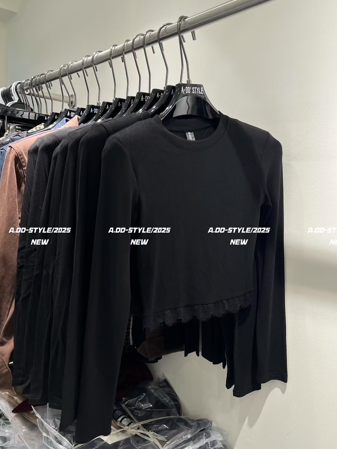 小心机十三行2025早秋新款蕾丝拼接长袖T恤女修身显瘦打底衫上衣