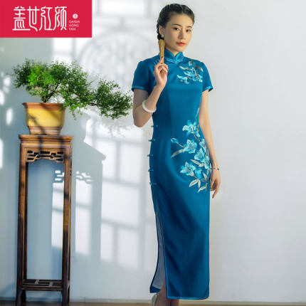 盖世红颜真丝旗袍2023年夏季新款手工刺绣原创旗袍妈妈装礼服蓝焰