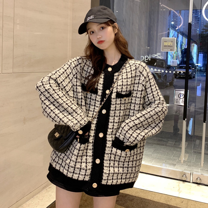 Real price ~ Korean version loose small fragrance color contrast round neck Plaid long sleeve sweater coat for women