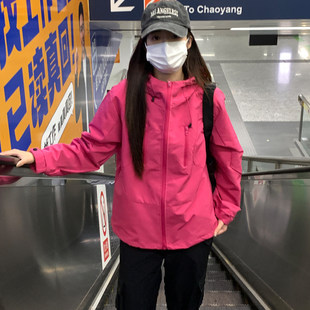 休闲高级感登山服 连帽纯色时尚 小个子冲锋衣外套女2026秋季 新款