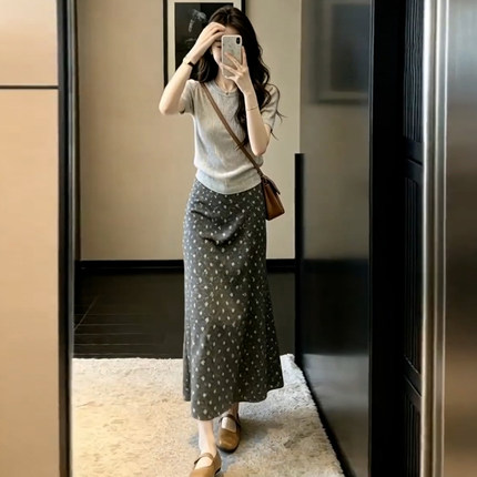 巨好看一整套ootd穿搭连衣裙子女夏2026新款t恤碎花半身长裙套装