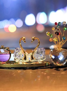 车内饰品摆件高级感水晶车载香水汽车中控台香薰摆件女士车上装饰