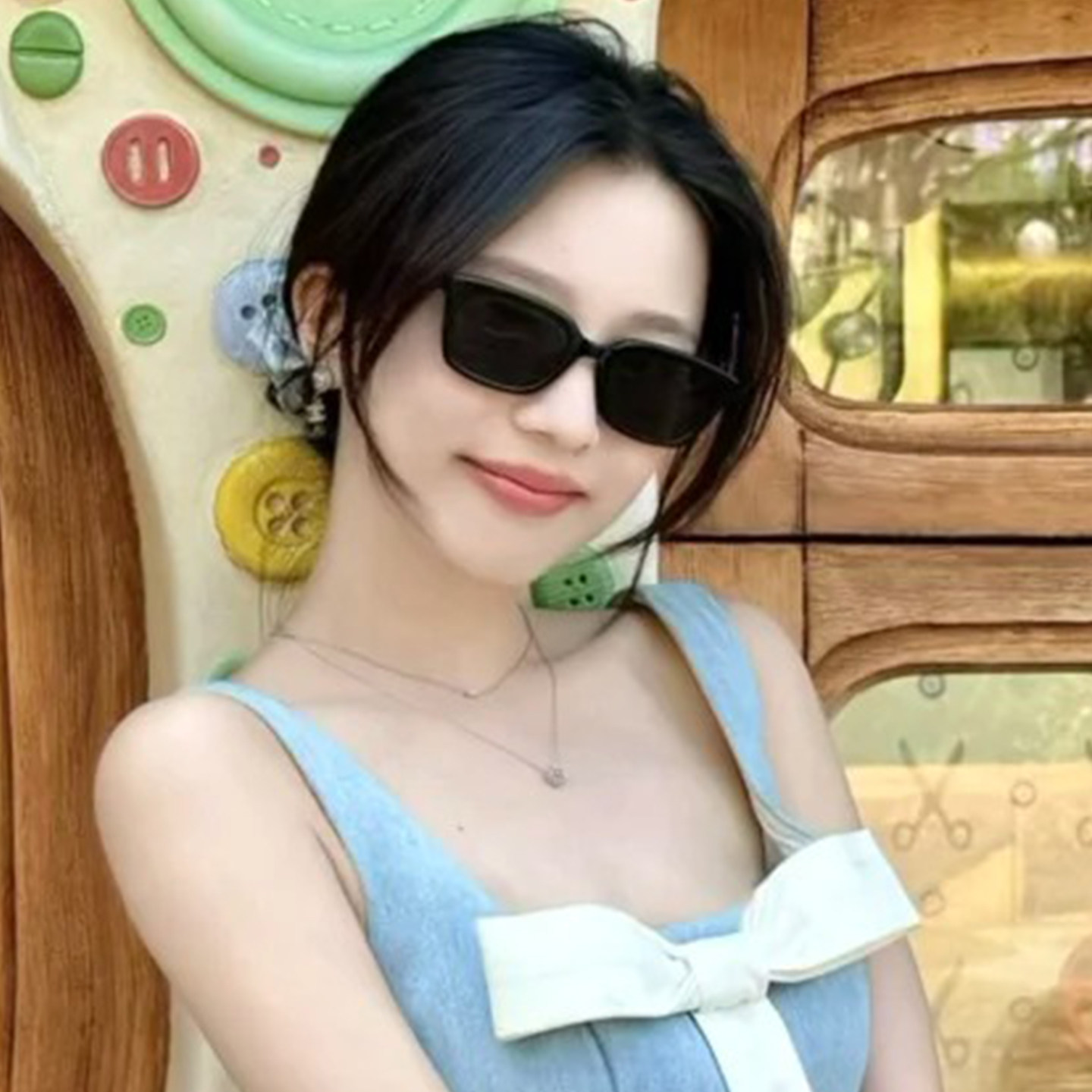 长方形墨镜女款2025新款高级感小框小脸时尚可爱防紫外线太阳眼镜