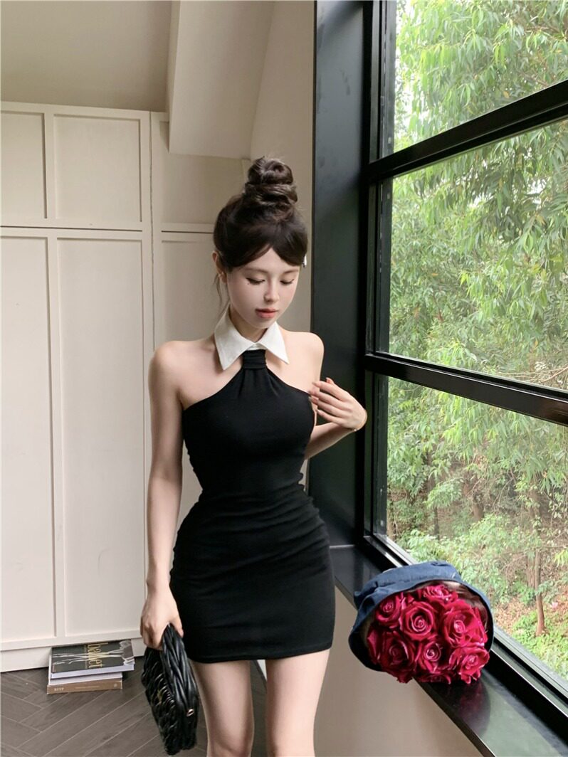 法式气质撞色领子挂脖连衣裙女夏小众修身小黑裙性感显瘦短裙子潮