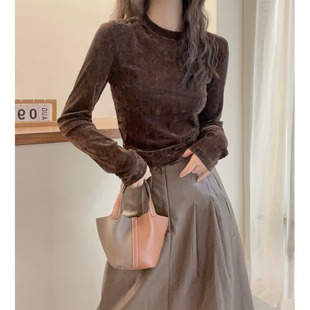 简约咖色金丝绒上衣打底衫女秋季新款时尚修身显瘦圆领长袖T恤潮