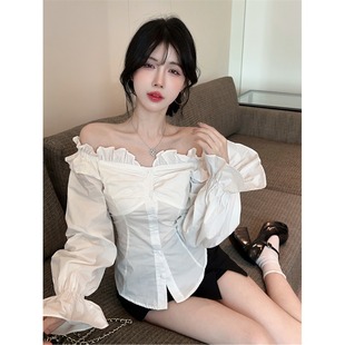一字肩荷叶边衬衫女秋季纯欲辣妹露肩鱼骨上衣喇叭袖法式绝美衬衣