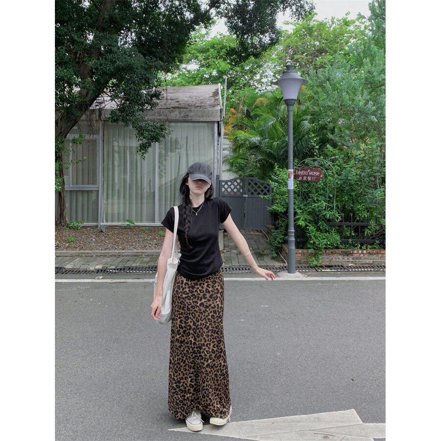 时尚套装圆领短袖T恤女2025夏季显瘦设计豹纹半身裙鱼尾裙两件套