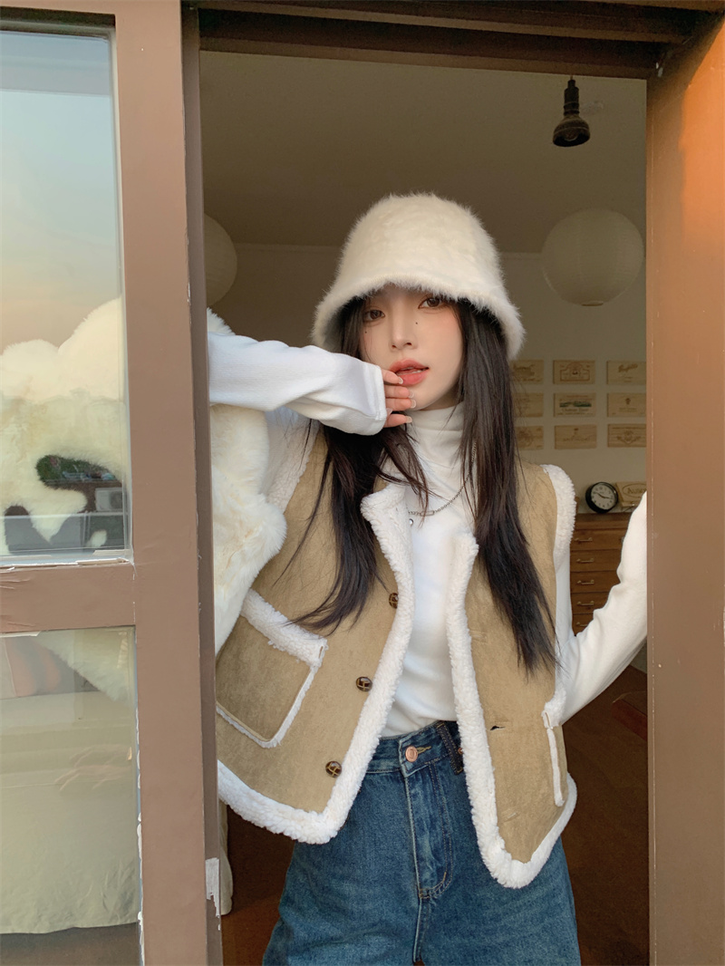 羊羔毛绒马甲女秋冬加绒加厚叠穿小坎肩外搭短款皮毛一体马夹外套
