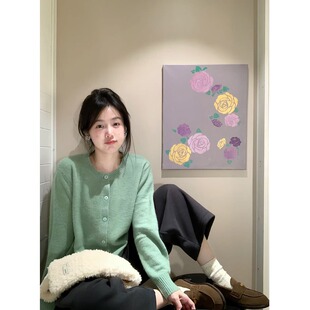 绿色圆领针织毛衣开衫女2025早秋氛围感穿搭宽松慵懒纽扣外套上衣