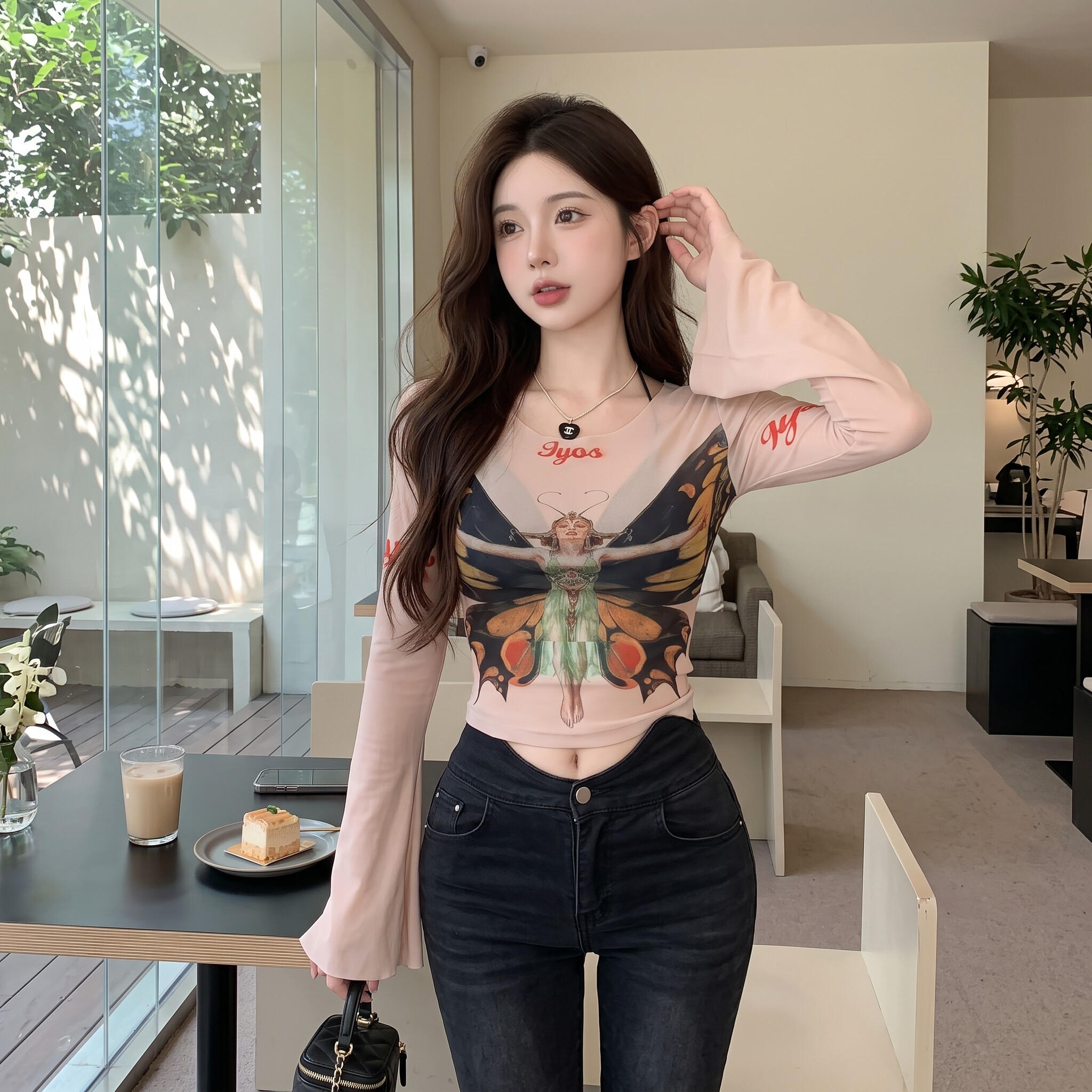 春秋女洋气喇叭袖修身印花短款T