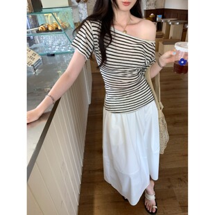 小众设计感黑白条纹斜肩短袖t恤女夏季新款修身显瘦别致百搭上衣